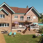 Surf Hostel *